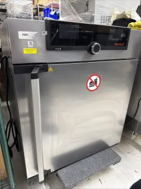 UN110 MEMMERT Oven